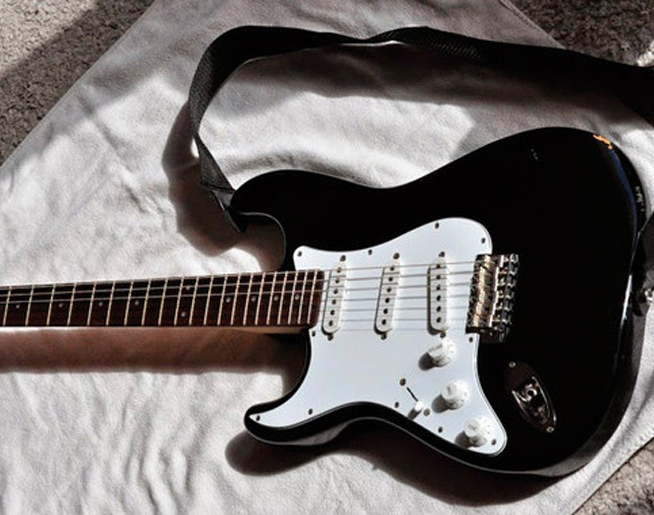 cobain-guitar-654